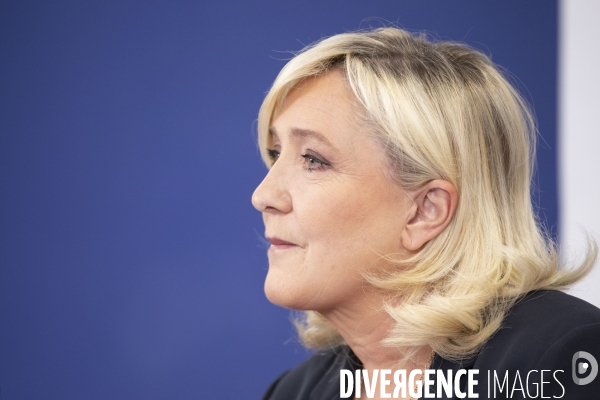 Conférence de presse de Marine Le PEN sur l école