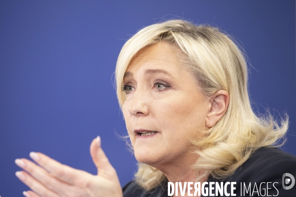 Conférence de presse de Marine Le PEN sur l école