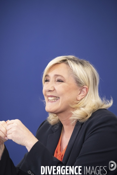 Conférence de presse de Marine Le PEN sur l école