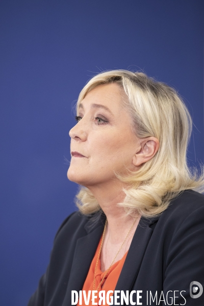 Conférence de presse de Marine Le PEN sur l école