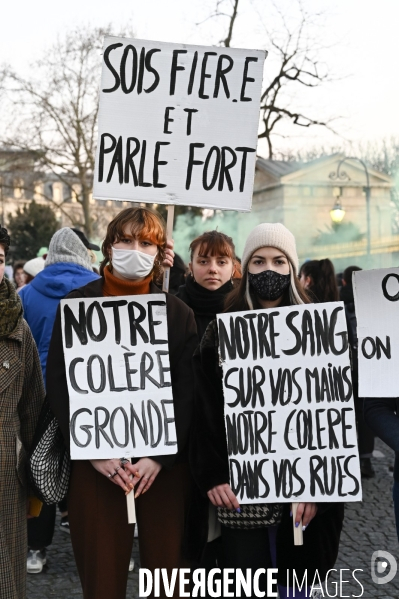 Marche de nuit féministe à Paris, pour les droits des femmes. la Journée internationale des droits des femmes, le 8 Mars 2022. International women sday in Paris.