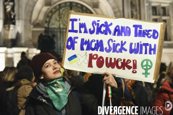 Marche de nuit féministe à Paris, pour les droits des femmes. la Journée internationale des droits des femmes, le 8 Mars 2022. International women sday in Paris.