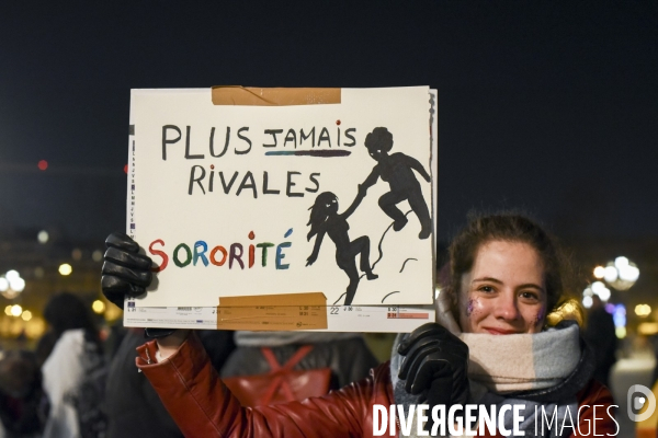 Marche de nuit féministe à Paris, pour les droits des femmes. la Journée internationale des droits des femmes, le 8 Mars 2022. International women sday in Paris.