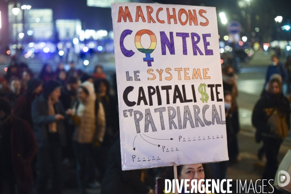 Marche de nuit féministe à Paris, pour les droits des femmes. la Journée internationale des droits des femmes, le 8 Mars 2022. International women sday in Paris.