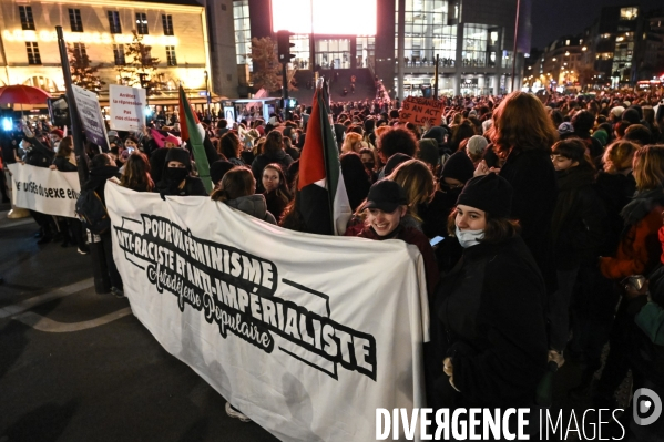 Marche de nuit féministe à Paris, pour les droits des femmes. la Journée internationale des droits des femmes, le 8 Mars 2022. International women sday in Paris.