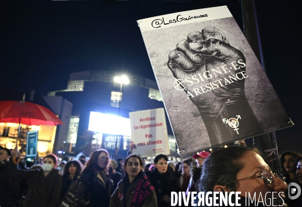 Marche de nuit féministe à Paris, pour les droits des femmes. la Journée internationale des droits des femmes, le 8 Mars 2022. International women sday in Paris.