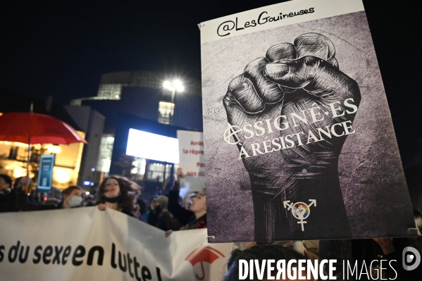 Marche de nuit féministe à Paris, pour les droits des femmes. la Journée internationale des droits des femmes, le 8 Mars 2022. International women sday in Paris.