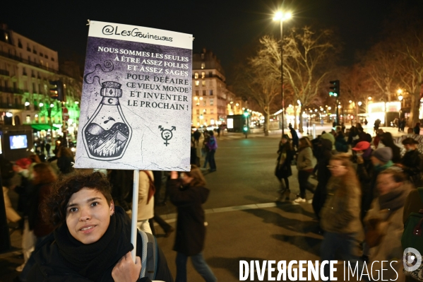 Marche de nuit féministe à Paris, pour les droits des femmes. la Journée internationale des droits des femmes, le 8 Mars 2022. International women sday in Paris.