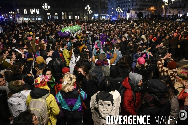 Marche de nuit féministe à Paris, pour les droits des femmes. la Journée internationale des droits des femmes, le 8 Mars 2022. International women sday in Paris.