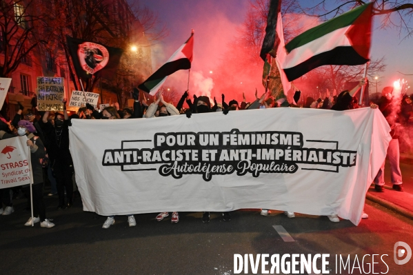 Marche de nuit féministe à Paris, pour les droits des femmes. la Journée internationale des droits des femmes, le 8 Mars 2022. International women sday in Paris.