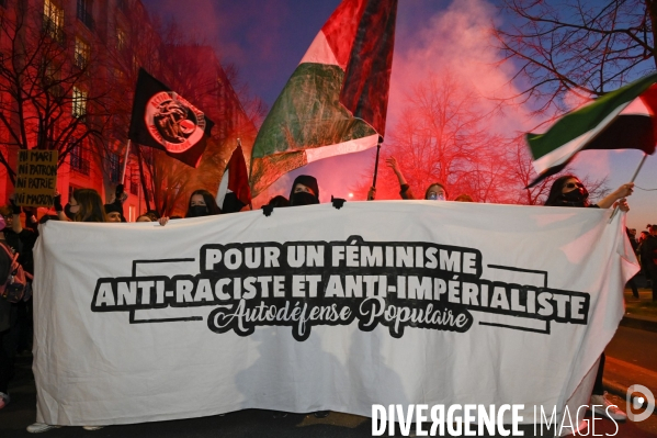 Marche de nuit féministe à Paris, pour les droits des femmes. la Journée internationale des droits des femmes, le 8 Mars 2022. International women sday in Paris.