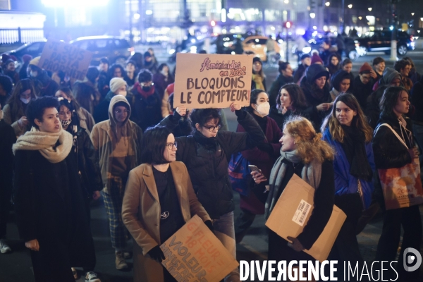 Marche de nuit féministe à Paris, pour les droits des femmes. la Journée internationale des droits des femmes, le 8 Mars 2022. International women sday in Paris.