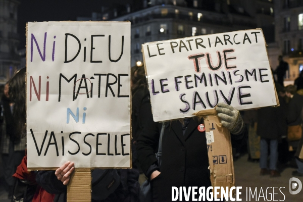Marche de nuit féministe à Paris, pour les droits des femmes. la Journée internationale des droits des femmes, le 8 Mars 2022. International women sday in Paris.