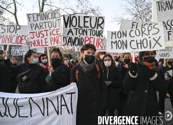 Marche de nuit féministe à Paris, pour les droits des femmes. la Journée internationale des droits des femmes, le 8 Mars 2022. International women sday in Paris.