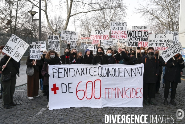 Marche de nuit féministe à Paris, pour les droits des femmes. la Journée internationale des droits des femmes, le 8 Mars 2022. International women sday in Paris.