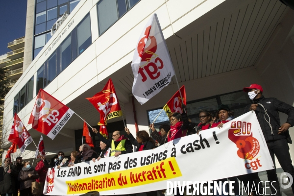 Rassemblement des grévistes des EHPAD Orpea et Korian.