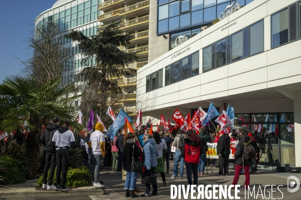 Rassemblement des grévistes des EHPAD Orpea et Korian.