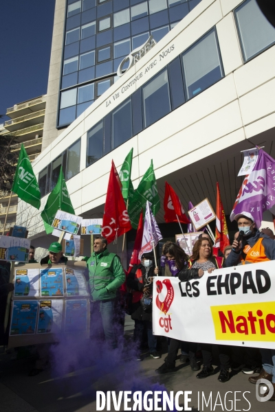 Rassemblement des grévistes des EHPAD Orpea et Korian.