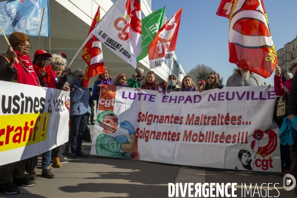Rassemblement des grévistes des EHPAD Orpea et Korian.