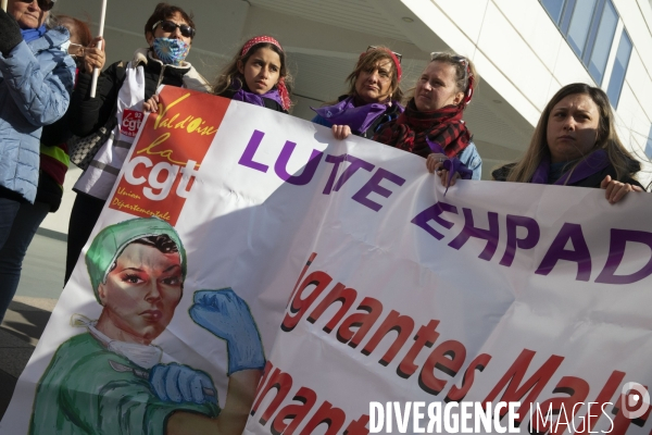 Rassemblement des grévistes des EHPAD Orpea et Korian.