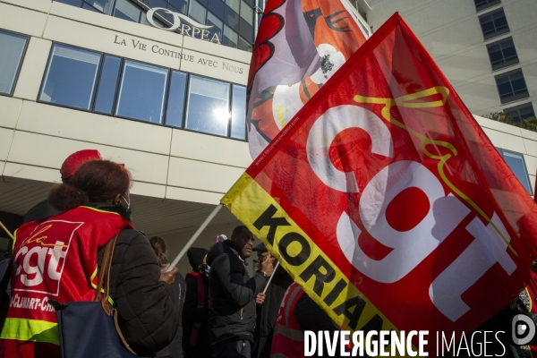 Rassemblement des grévistes des EHPAD Orpea et Korian.