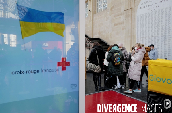 Des Réfugiés ukrainiens arrivent à Paris Gare de l Est