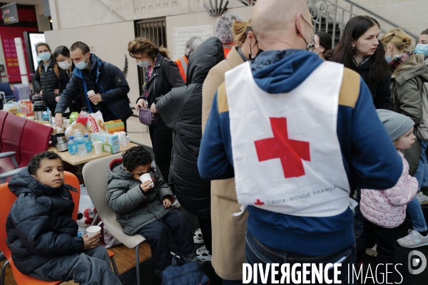 Des Réfugiés ukrainiens arrivent à Paris Gare de l Est