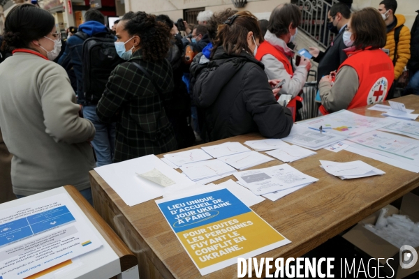 Des Réfugiés ukrainiens arrivent à Paris Gare de l Est