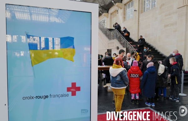 Des Réfugiés ukrainiens arrivent à Paris Gare de l Est