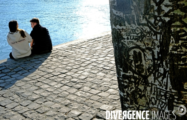 Sur les quais de Seine, le bonheur n attend pas !