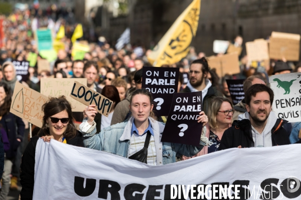 Marche Look Up pour le climat à Nantes