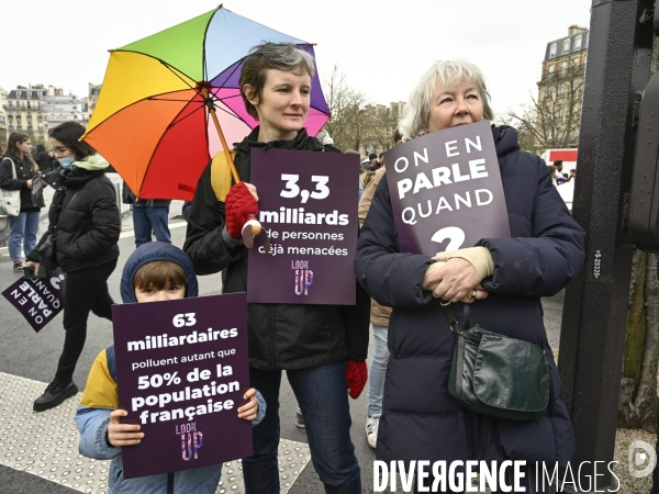 Marche pour le climat 2022 LOOK UP, le 12 mars à Paris. Walk for the climate.