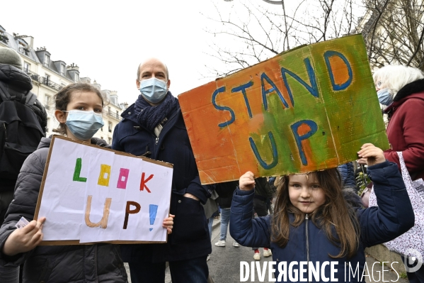 Marche pour le climat 2022 LOOK UP, le 12 mars à Paris. Walk for the climate.