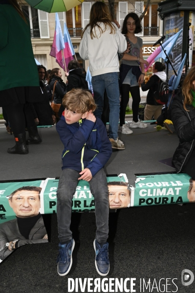 Marche pour le climat 2022 LOOK UP, le 12 mars à Paris. Walk for the climate.