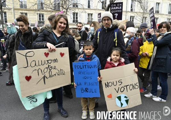 Marche pour le climat 2022 LOOK UP, le 12 mars à Paris. Walk for the climate.