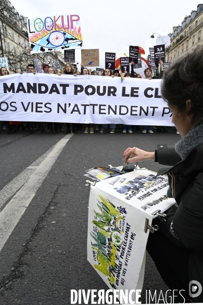 Marche pour le climat 2022 LOOK UP, le 12 mars à Paris. Walk for the climate.