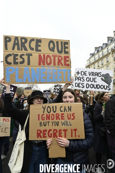 Marche pour le climat 2022 LOOK UP, le 12 mars à Paris. Walk for the climate.