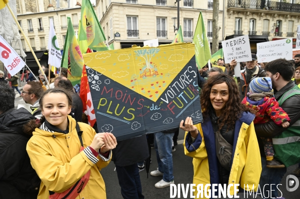 Marche pour le climat 2022 LOOK UP, le 12 mars à Paris. Walk for the climate.