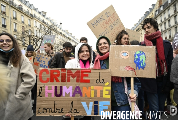 Marche pour le climat 2022 LOOK UP, le 12 mars à Paris. Walk for the climate.