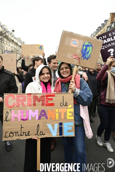 Marche pour le climat 2022 LOOK UP, le 12 mars à Paris. Walk for the climate.