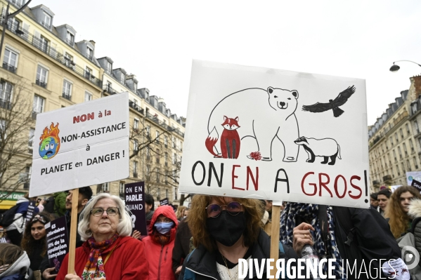 Marche pour le climat 2022 LOOK UP, le 12 mars à Paris. Walk for the climate.