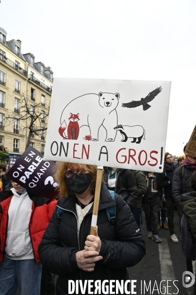 Marche pour le climat 2022 LOOK UP, le 12 mars à Paris. Walk for the climate.