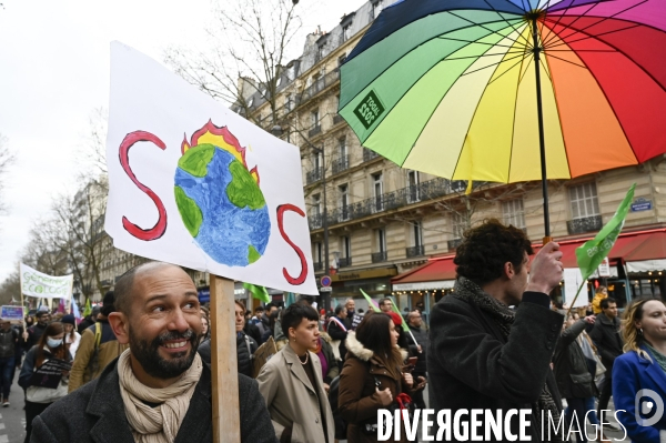 Marche pour le climat 2022 LOOK UP, le 12 mars à Paris. Walk for the climate.