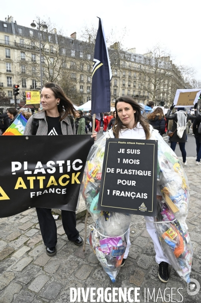 Marche pour le climat 2022 LOOK UP, le 12 mars à Paris. Walk for the climate.