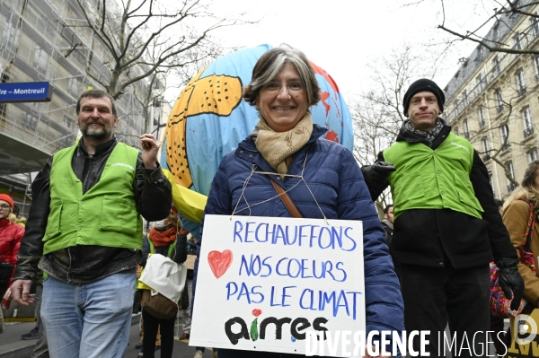 Marche pour le climat 2022 LOOK UP, le 12 mars à Paris. Walk for the climate.