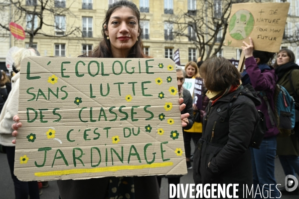 Marche pour le climat 2022 LOOK UP, le 12 mars à Paris. Walk for the climate.