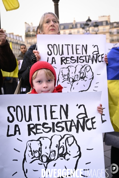 Guerre en UKRAINE. Rassemblement à Paris contre l invasion RUSSE en UKRAINE. Le 17.03.2022. Conflict in Ukraine. People protest against Russia s military invasion of Ukraine.