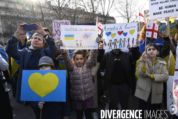 Guerre en UKRAINE. Rassemblement à Paris contre l invasion RUSSE en UKRAINE. Le 19.03.2022. Conflict in Ukraine. People protest against Russia s military invasion of Ukraine.