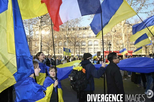 Guerre en UKRAINE. Rassemblement à Paris contre l invasion RUSSE en UKRAINE. Le 19.03.2022. Conflict in Ukraine. People protest against Russia s military invasion of Ukraine.