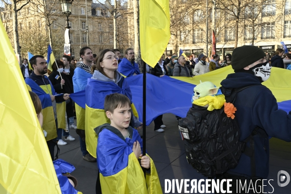 Guerre en UKRAINE. Rassemblement à Paris contre l invasion RUSSE en UKRAINE. Le 19.03.2022. Conflict in Ukraine. People protest against Russia s military invasion of Ukraine.